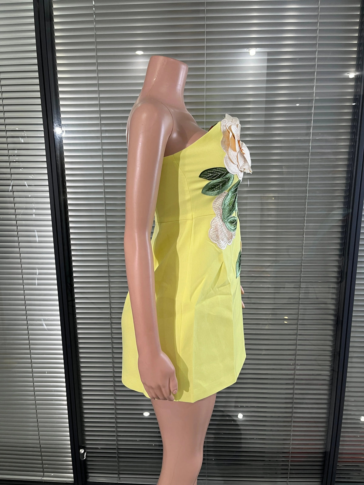 Elegant Yellow Strapless Bodycon Dress with Floral Embroidery Accents Versatile  Formal Evening Wedding Bridesmaid Party Dress