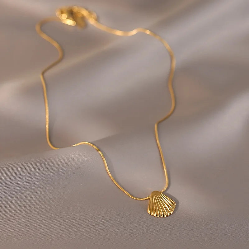 Stainless Steel Temperament Gold Color Sea Shell Pendant Necklace for Women Personality Fashion Beach Jewelry Gift Colorfast