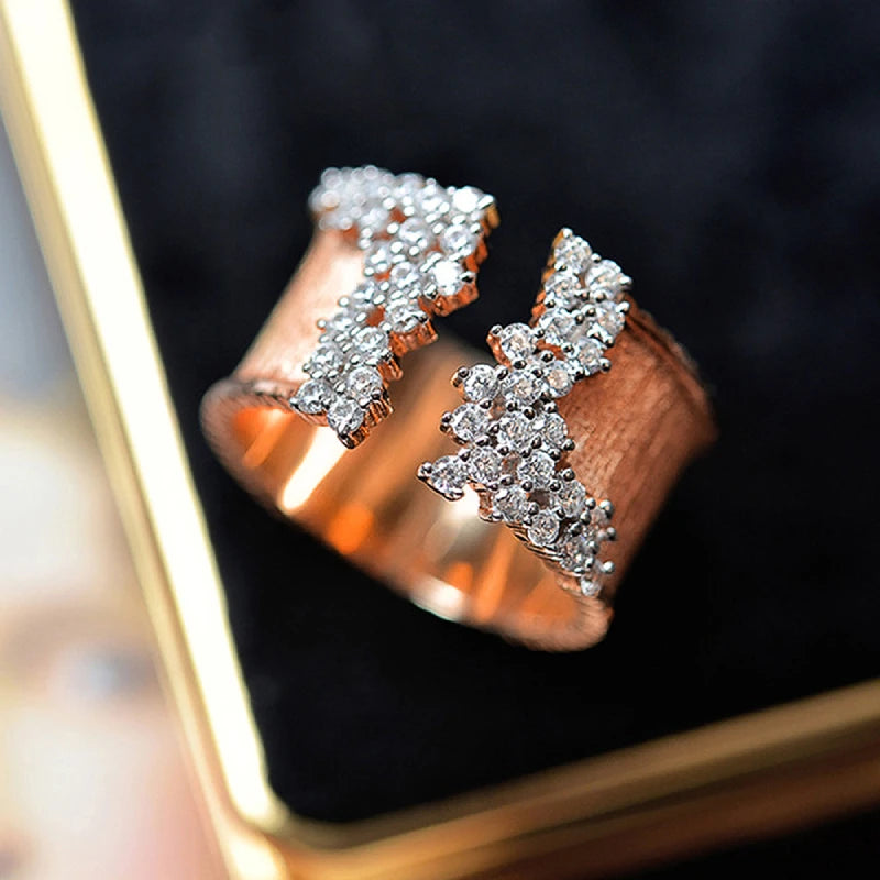 Huitan 2022 New Fashion Women's Finger Ring with CZ Stone Wiredrawing Effect Gold Color Wide Rings Luxury Female Jewelry Party
