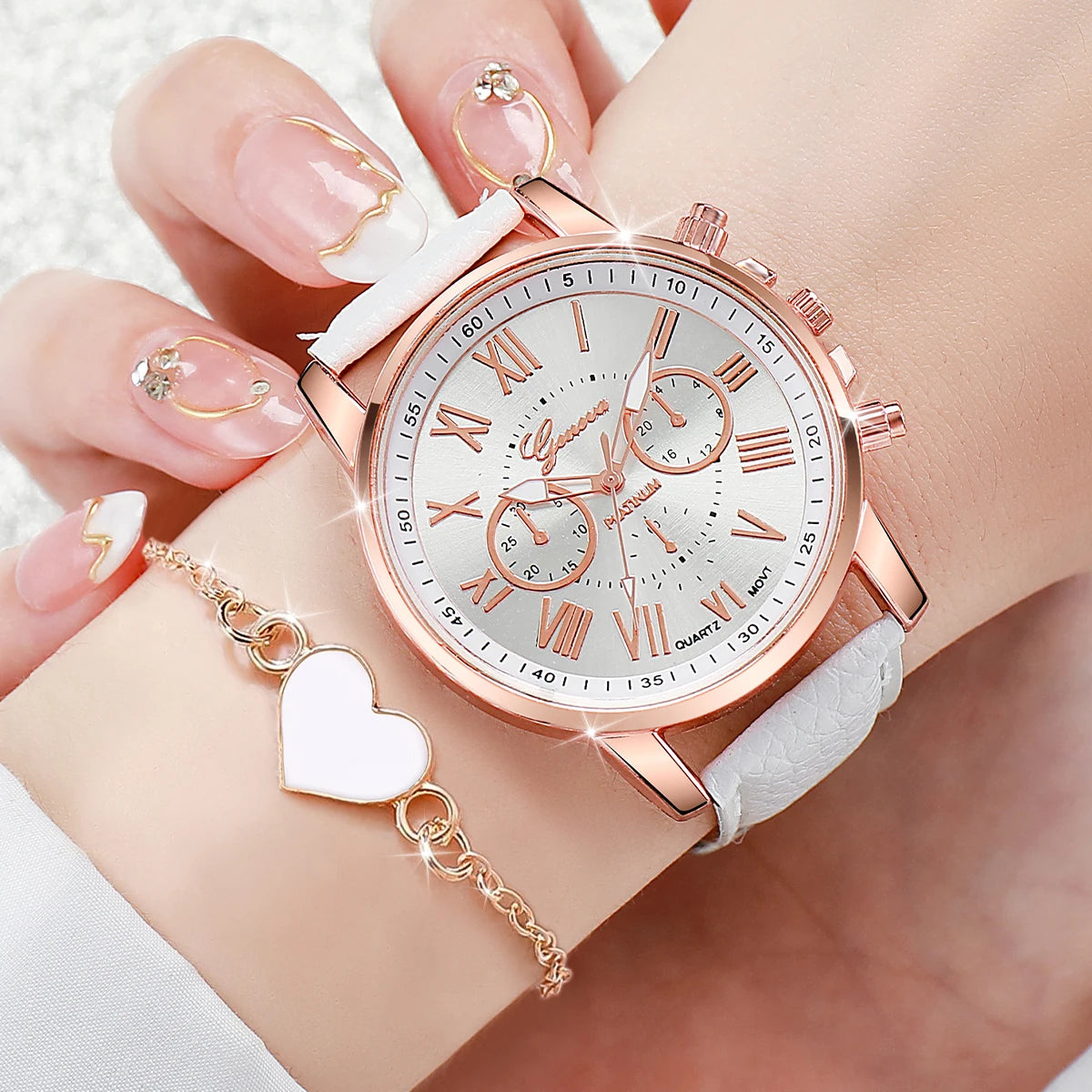 4PCS/Set Couple's Watches Fashion Roma Dial Women Quartz Watch Leather Band Wristwatches Heart Bracelets Set（Without Box）