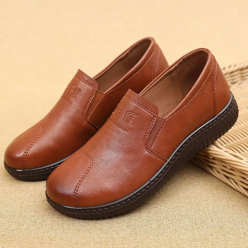 Mom Leather Shoes for Woman Comfortable Spring Summer Black Loafer Shoes Mother Ladies Soft Sole Lazy Flats Shoes