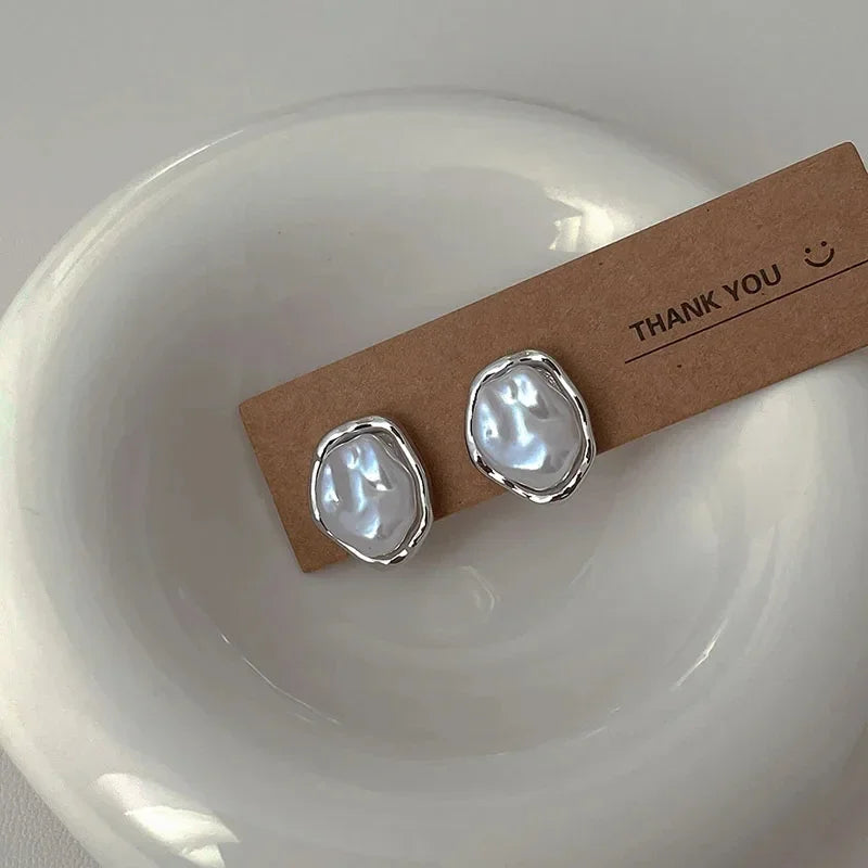 Geometrically Irregular Round Pearl Earrings, Simple and Stylish, Fashion Accessories, a Choice for Women's Gifts.