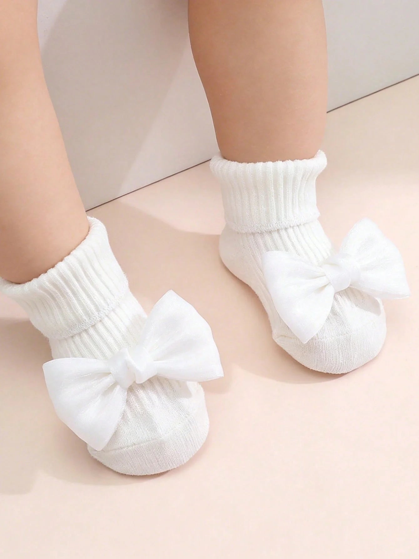 4 Pairs of Baby Girls' Socks Cotton Soft Bow Ankle Socks Anti-Slip Glue Grip Infant Toddler Socks are Suitable for Newborn Aged 0-24 Months Cute Soft and Comfortable for Baby Girl 's First Walkers Daily Wear Gift