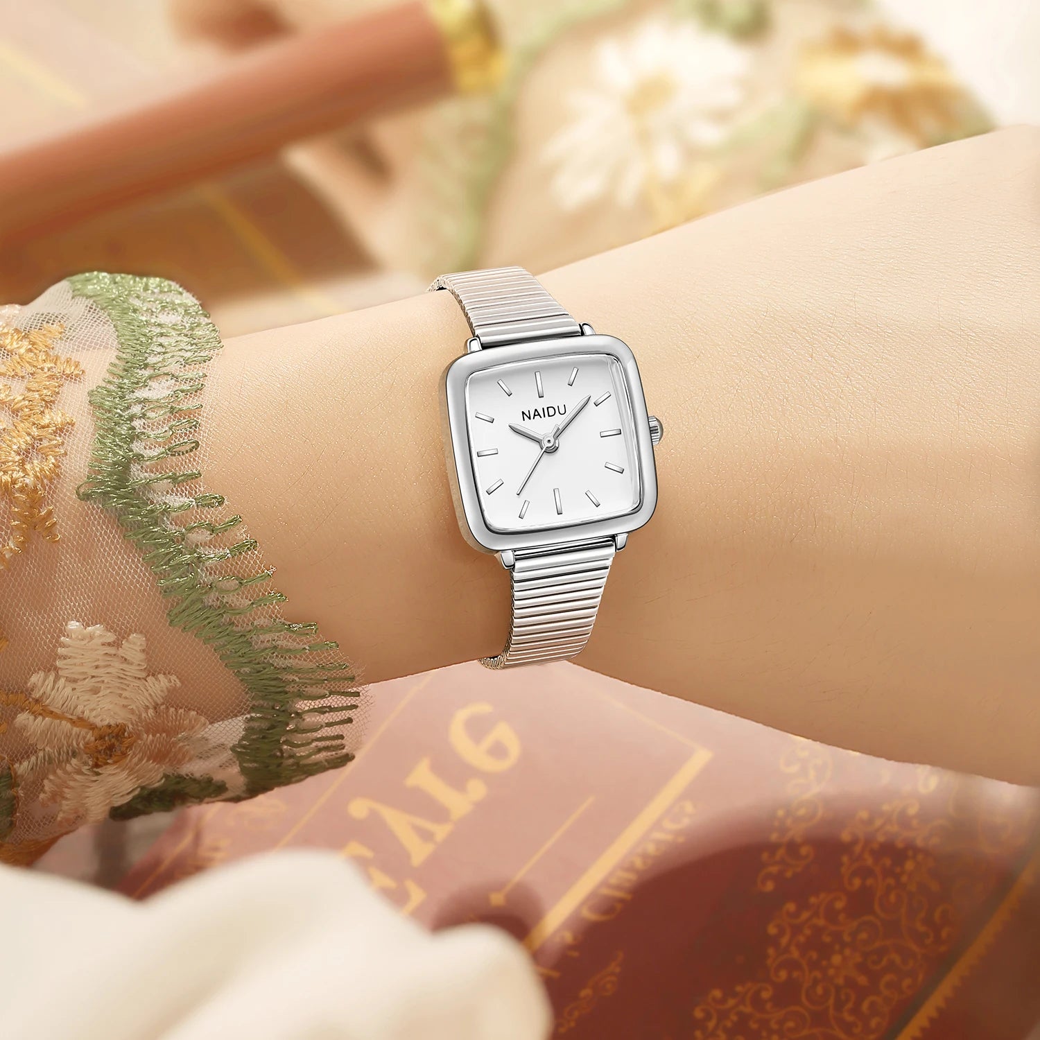 1 Piece of Women's Watch with a Simple, Artistic, and Vintage Quartz Design