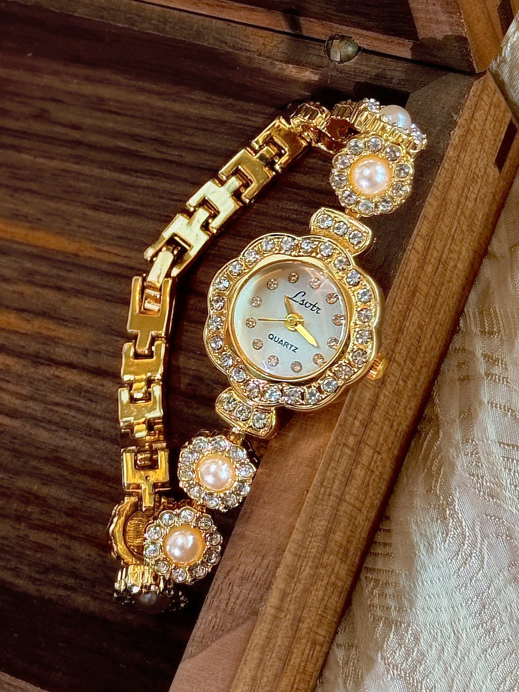 1 Piece of New Exquisite and Compact French Fashionable and Elegant Women's Watch with Pearl Strap and Dazzling Rhinestones, 30m Waterproof Round Quartz Watch, Suitable for Holiday and Birthday Gifts