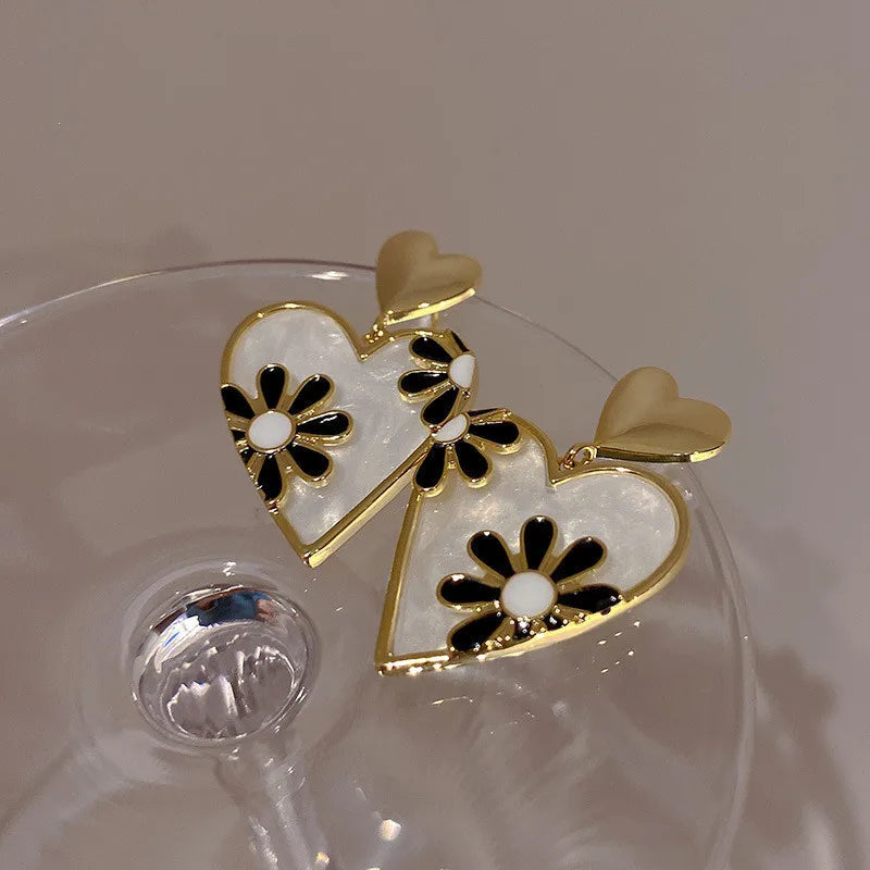 New Fashion Cute Flower Heart Stud Earrings for Women Vintage Rose Daisy Pattern Enamel Earrings Bridal Wedding Jewelry