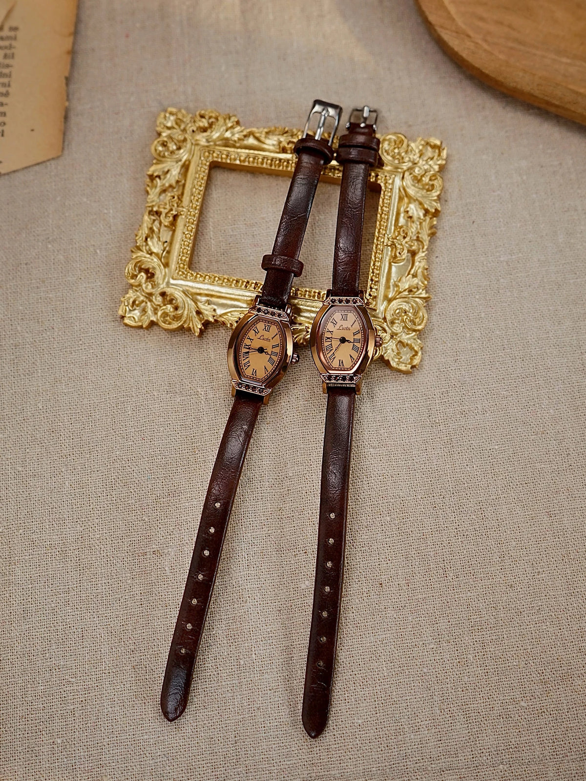 1 Piece of Retro Casual and Elegant Women's Coffee Brown Belt Watch Fashionable and Exquisite Barrel Shape Small Dial Rhinestone Decoration Suitable for Daily Wear Dinner and Other Occasions Decorative Wrists
