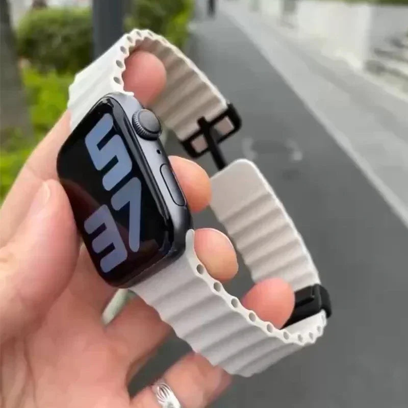 Silicone Strap For Apple watch band 49mm 45  44 40  41 38 42mm magnetic buckle bracelet iWatch Ultra series 7 6 3 se 8 9 Ultra 2