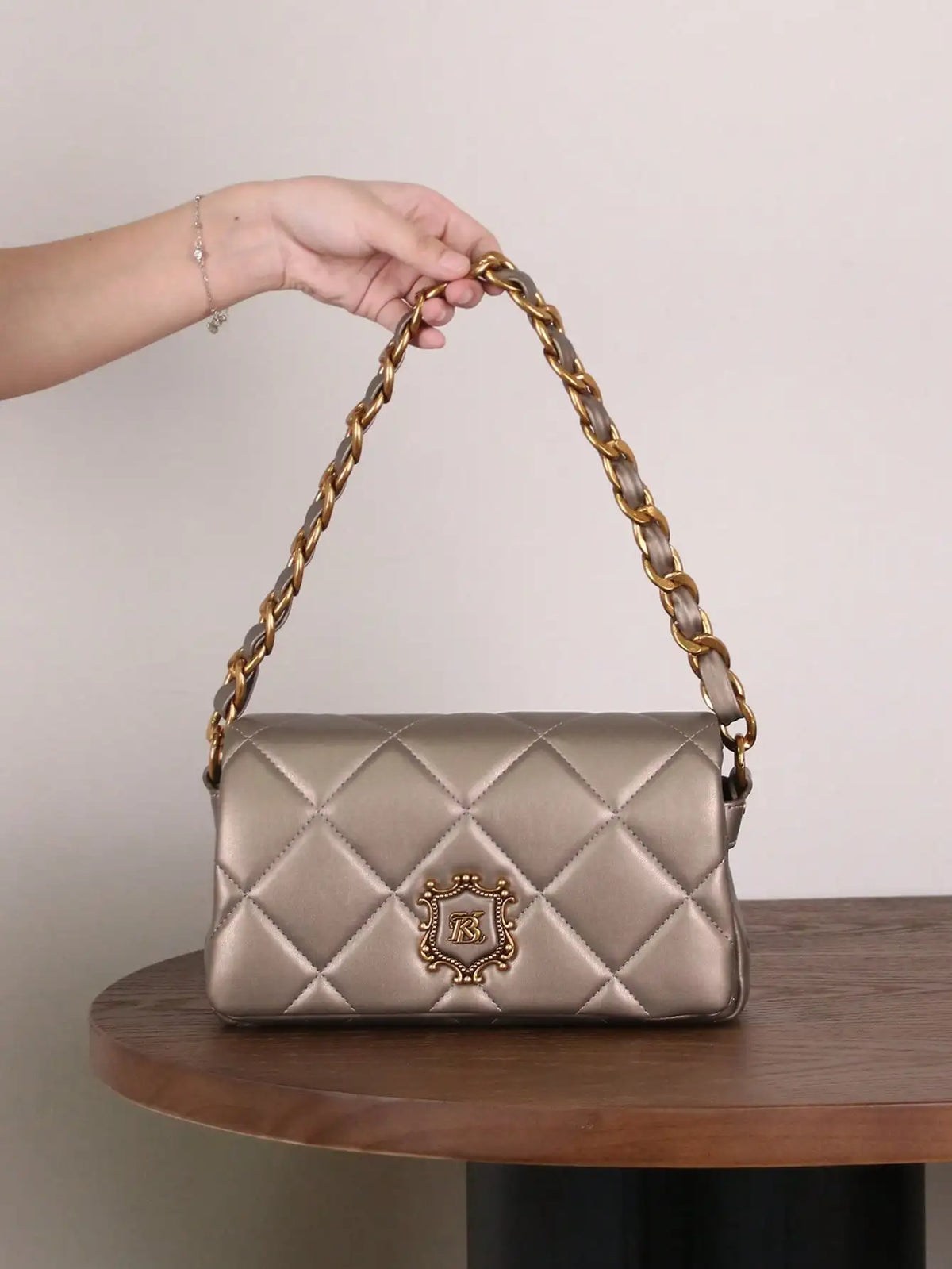 New Luxury Champagne Color Fashionable & Elegant Women's One Shoulder Underarm Bag, High-End Soft Leather Quilted Stitching Chain Strap Commuter Bag, Versatile Large Capacity Crossbody Bag