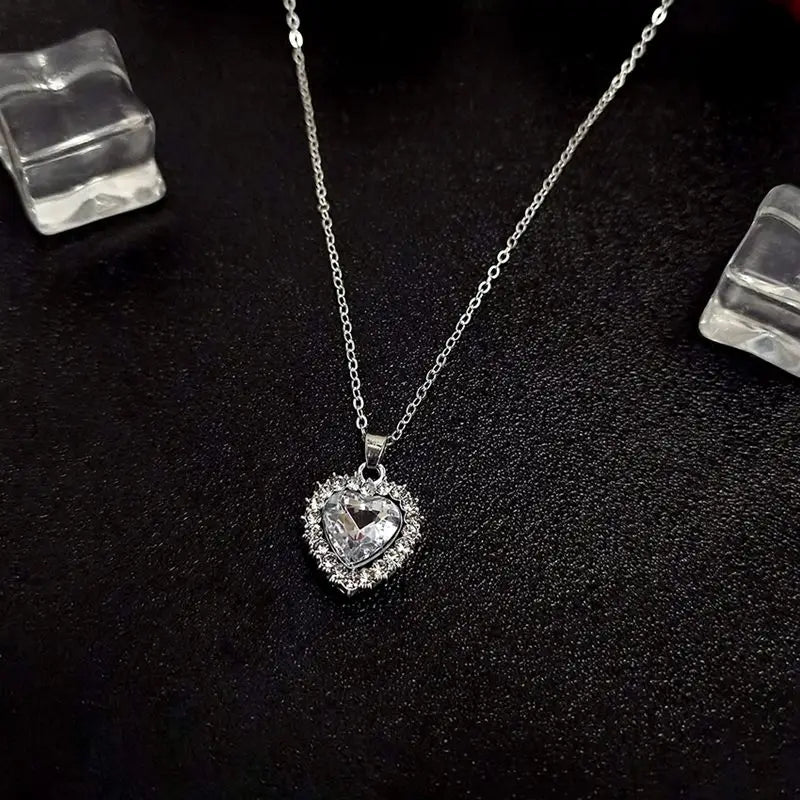 Exquisite Luxury OL Rhinestone Crystal Heart Pendants Necklaces for Women Party Jewelry Gifts