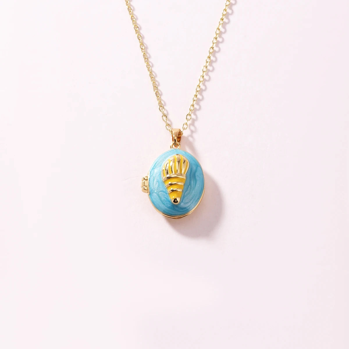 Vintage Enamel Heart Photo Locket Pendant Necklace for Women Minimalist Luxurious Non-Fading Stainless Steel Jewelry Accessory