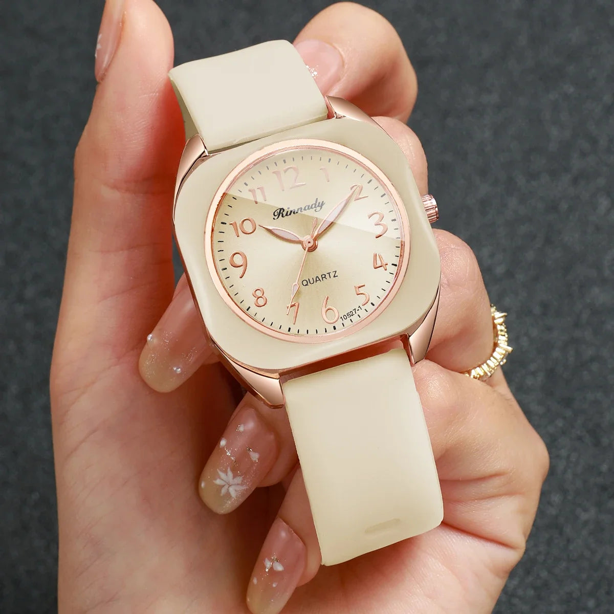 Luxury Women Square Quartz Watch Silicone Band Arabic Dial Ladies Casual Wrist Watches Relogio Feminino（Without Box）