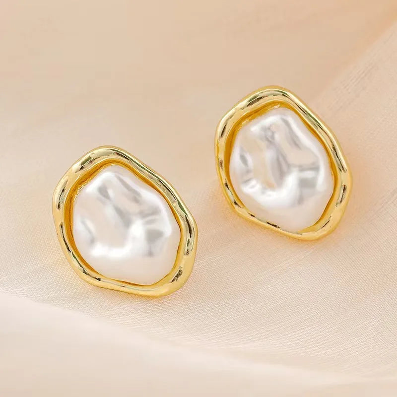Geometrically Irregular Round Pearl Earrings, Simple and Stylish, Fashion Accessories, a Choice for Women's Gifts.