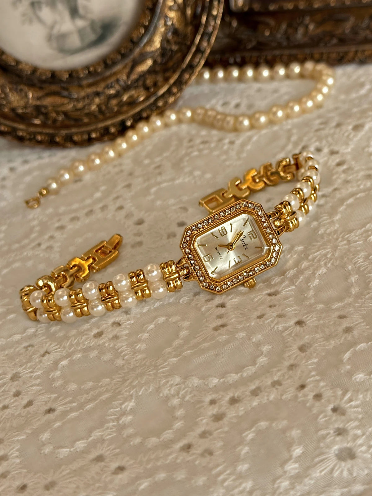 1 New Gold Luxury Ladies Waterproof Quartz Watch Rectangular Dial with Double-Row Pearl Bracelet Simple Niche Ladies Watch