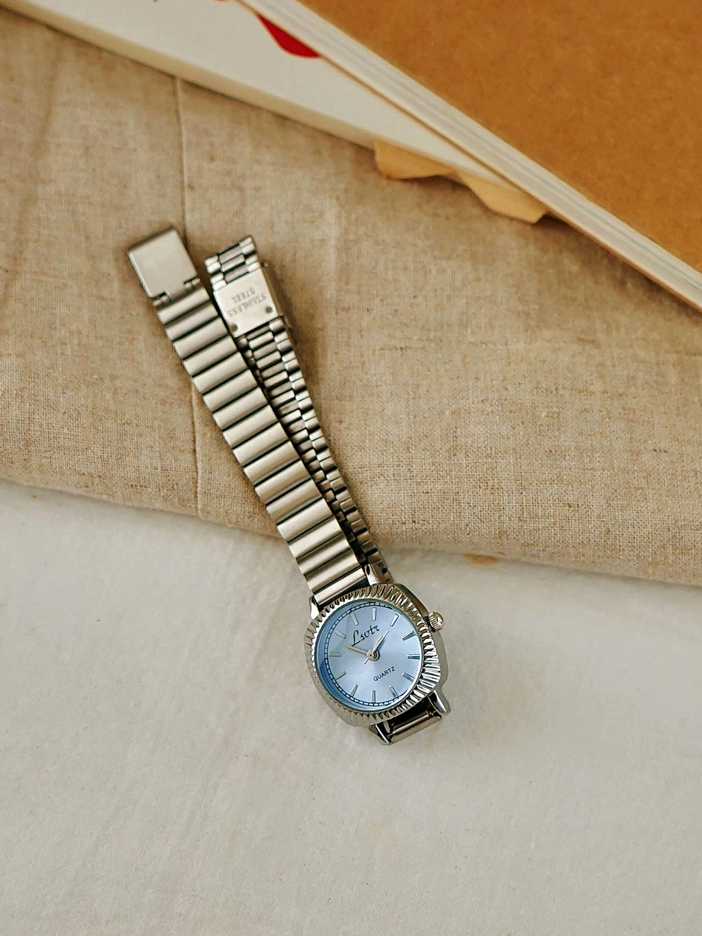 1 Piece of New Fashionable and Simple Gold Stainless Steel Women's Watch, Business Casual, Elegant, Retro Style, Waterproof, Women's Quartz Watch, Suitable as a Holiday Gift