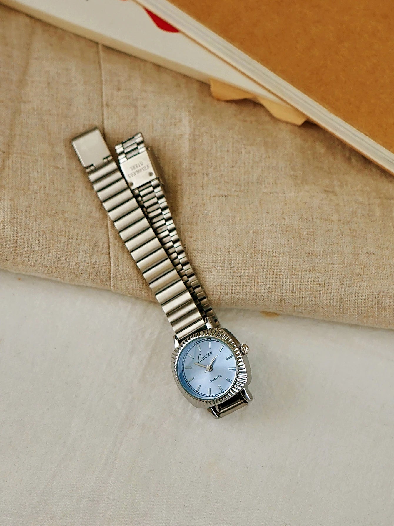 1 Piece of New Fashionable and Simple Gold Stainless Steel Women's Watch, Business Casual, Elegant, Retro Style, Waterproof, Women's Quartz Watch, Suitable as a Holiday Gift