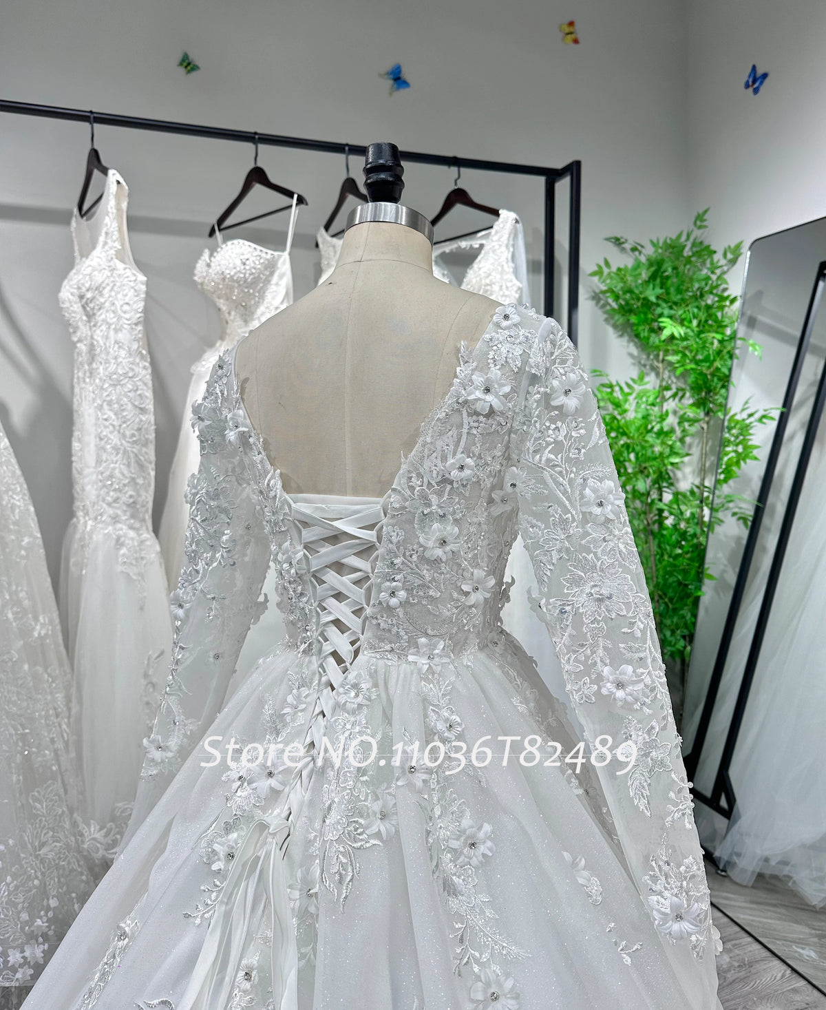 Hire Lnyer Crystal 3D Flowers Beading Pearls Sequins Sequins Appliques Shiny Long Sleeve Ball Gown Wedding Dress Real Photos