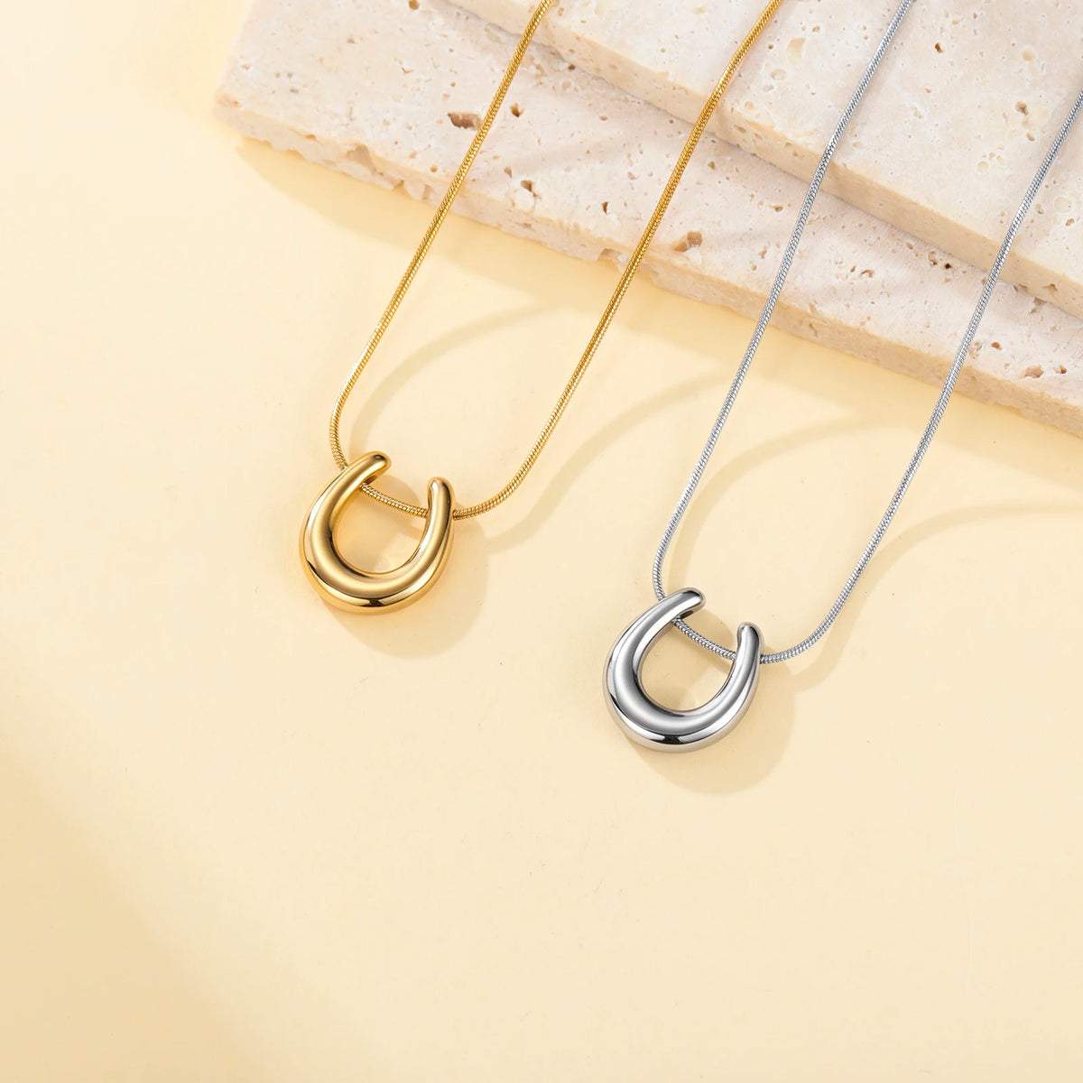 Skyrim Lucky Horseshoe U Shape Pendant Necklace Women Stainless Steel Gold Color Snake Chain Fashion Minimalist Jewelry Gift
