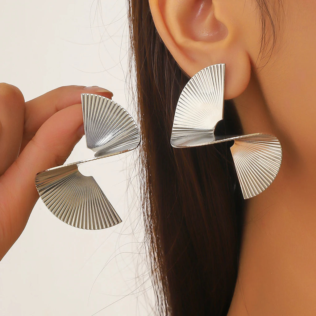 Retro Twisted Spiral Statement Earrings for Women Party Wedding Temperament Jewelry Geometry Golden Silver Color Metal Earrings