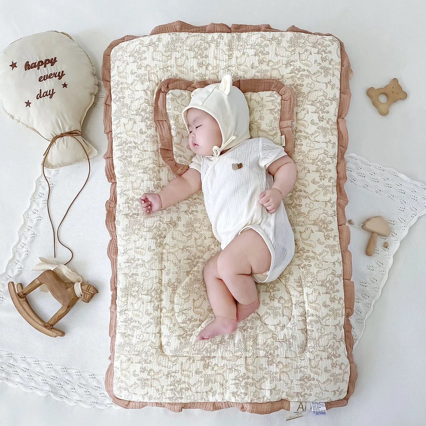 INS Winter Cartoon Print Beanie Velvet Mattress Maternity Room Mat Breathable and Comfortable Newborn Baby Sleeping with Pillow