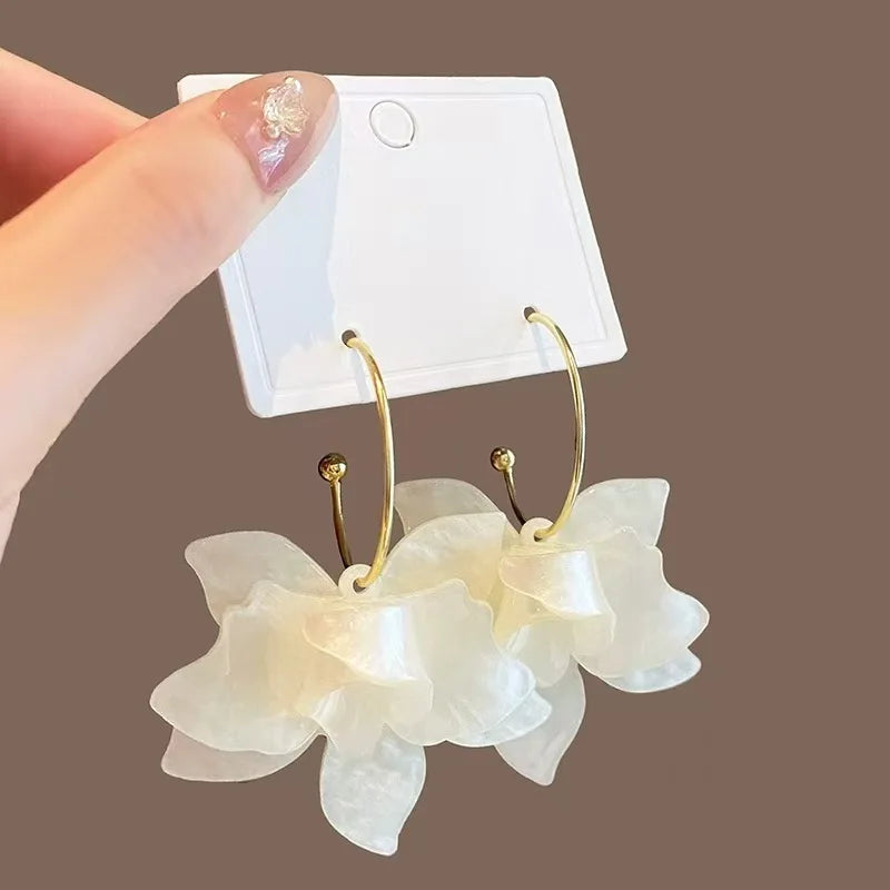 ZAKOL Korean Trendy White Resin Flower Hoop Earrings For Women Fashion Jewelry Statement Earings Wedding Party Jewelry
