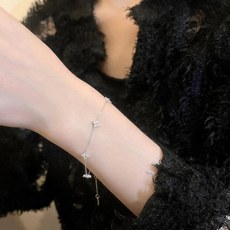 Stainless Steel Zircon Four Leaf Clover Pendant Necklace for Women Girls Simple Elegant Jewelry Gift Lucky Charm Chain