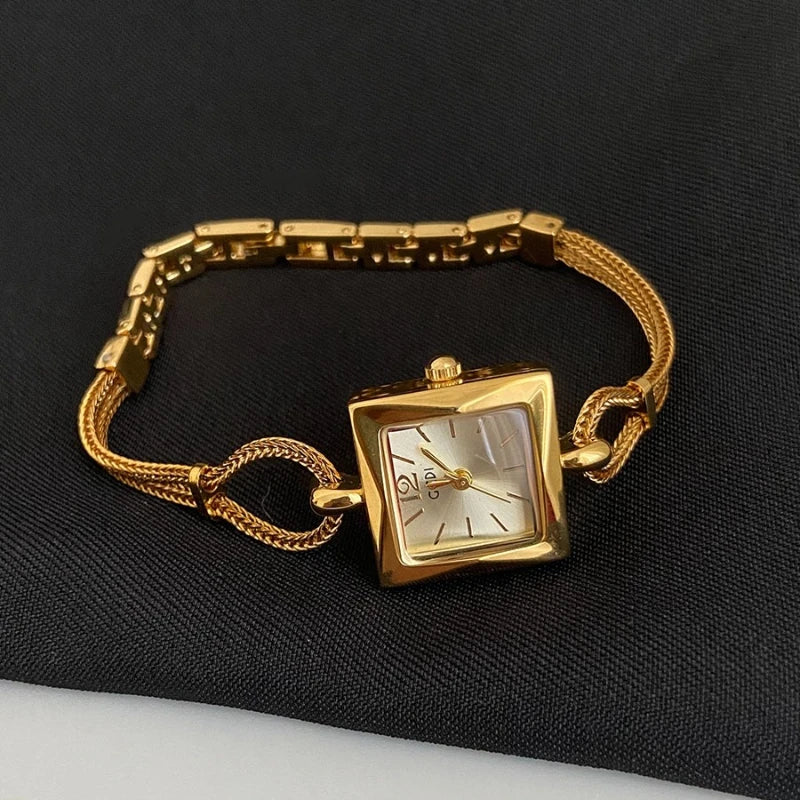 New Luxury Women Gold Watch Fashion Square Quartz Wristwatch Simple Exquisite Rhinestone Ladies Clock Gift Relogio Feminino