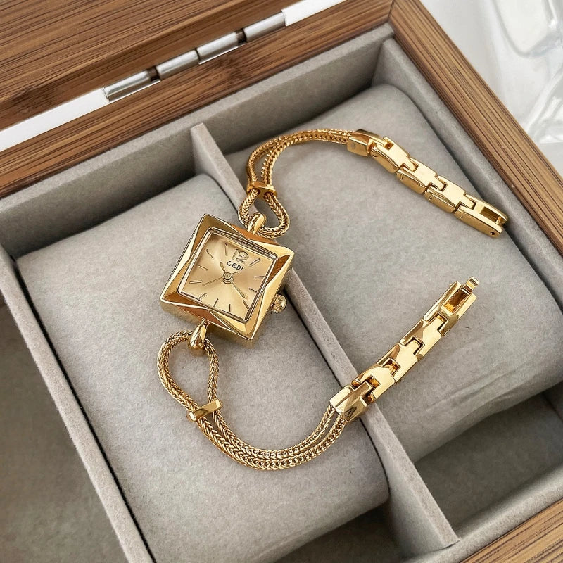 New Luxury Women Gold Watch Fashion Square Quartz Wristwatch Simple Exquisite Rhinestone Ladies Clock Gift Relogio Feminino