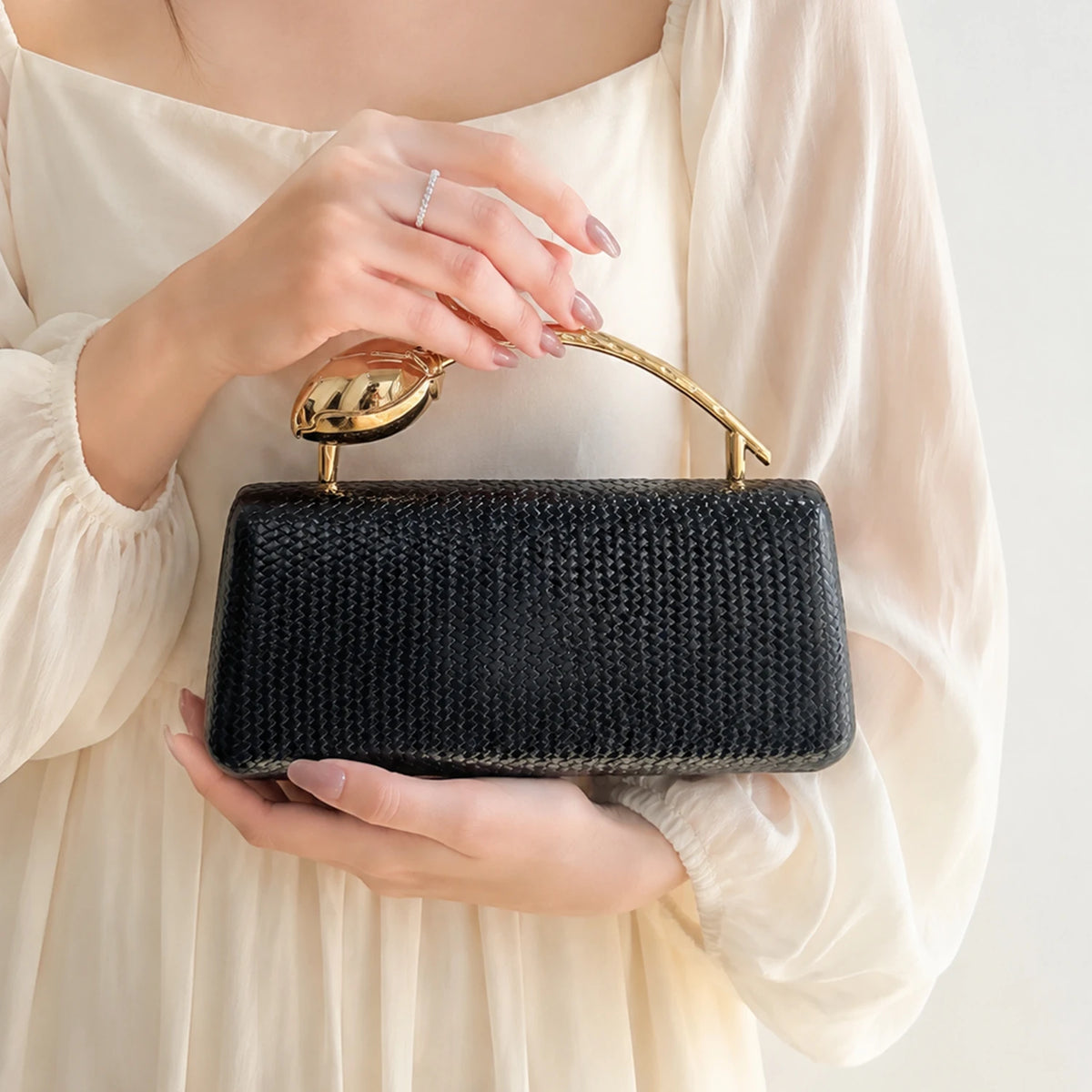 New Classic Gold Women's Evening Bag Luxury Party Chain Crossbody Bag with Rose Shaped Handle Wedding Clutch a Great Gift for Wo