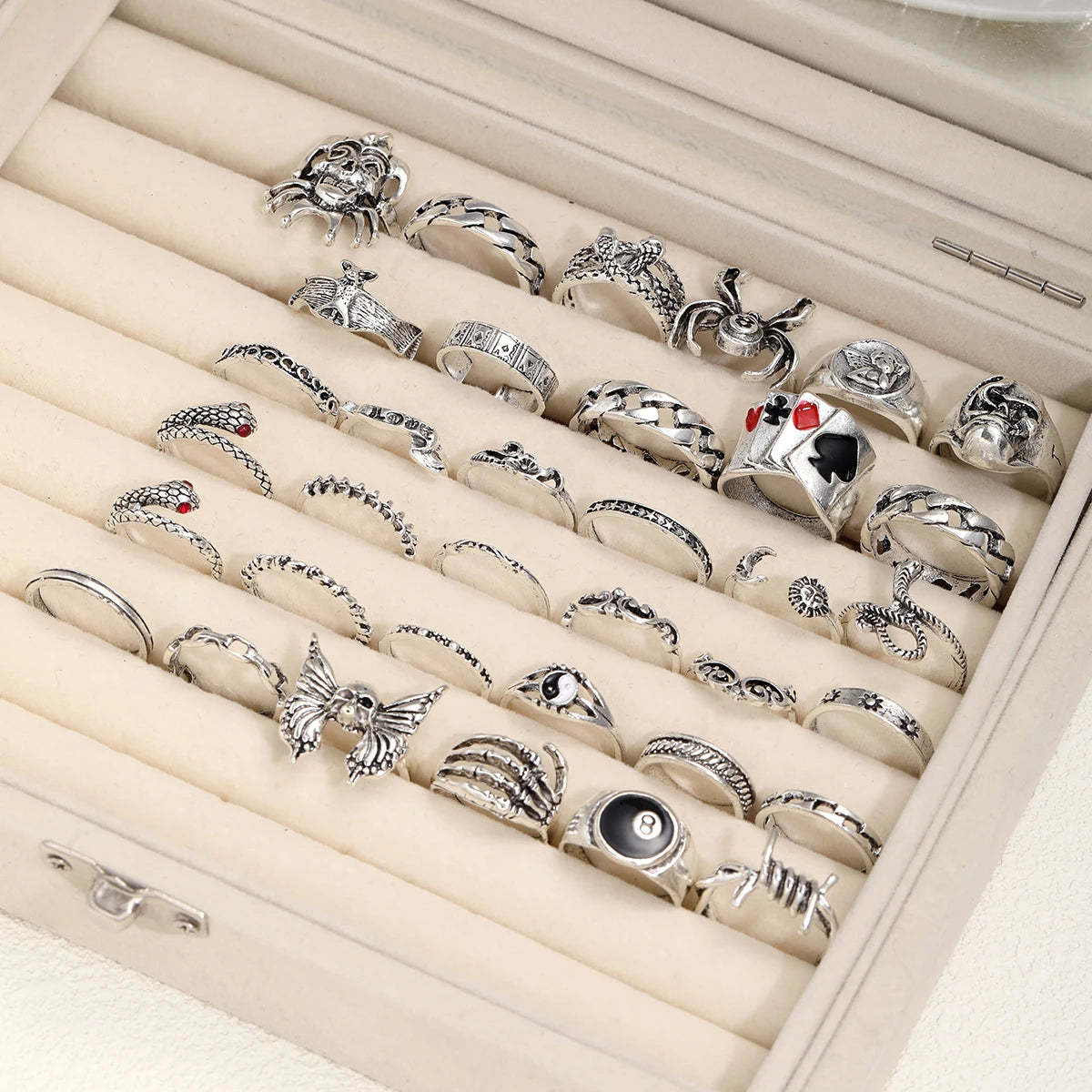 35 Pcs Gothic Ring Set for Men Women Trendy Joker Face Devil Smile Face Finger Ring For Daily Outfits Party Accessories Gifts