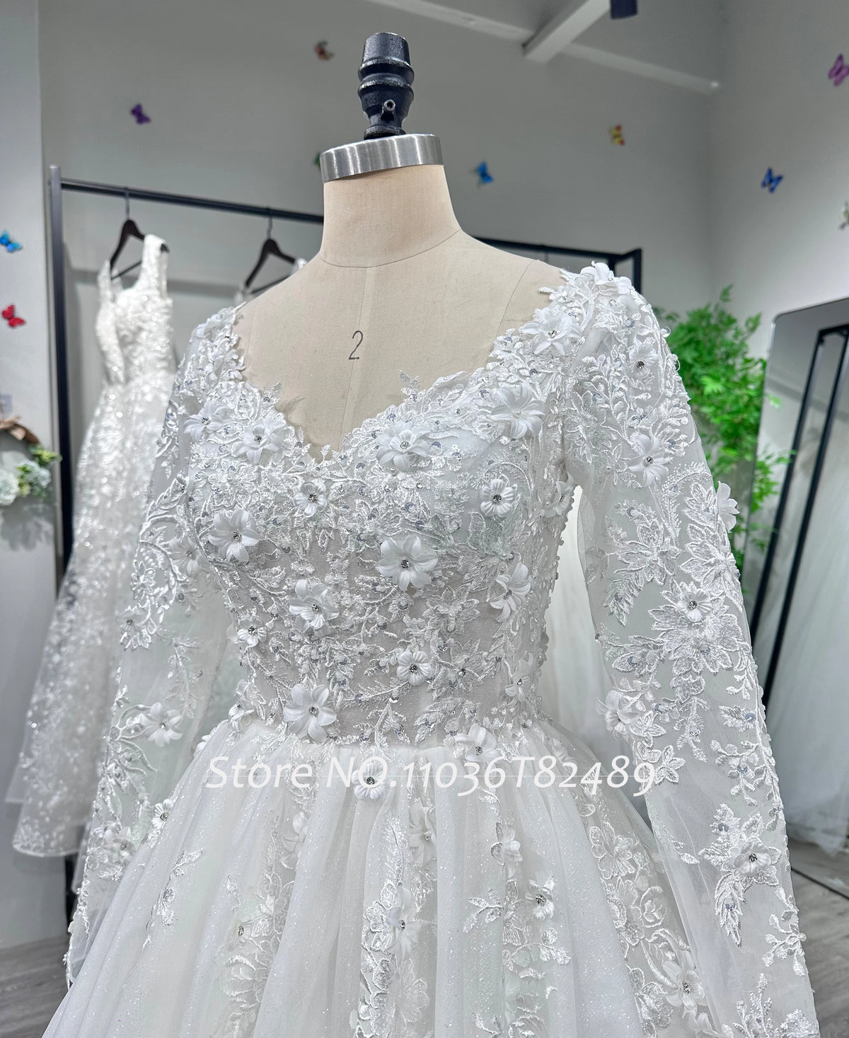 Hire Lnyer Crystal 3D Flowers Beading Pearls Sequins Sequins Appliques Shiny Long Sleeve Ball Gown Wedding Dress Real Photos