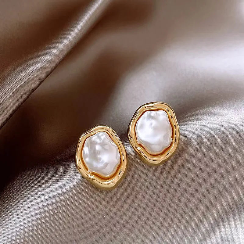 Geometrically Irregular Round Pearl Earrings, Simple and Stylish, Fashion Accessories, a Choice for Women's Gifts.