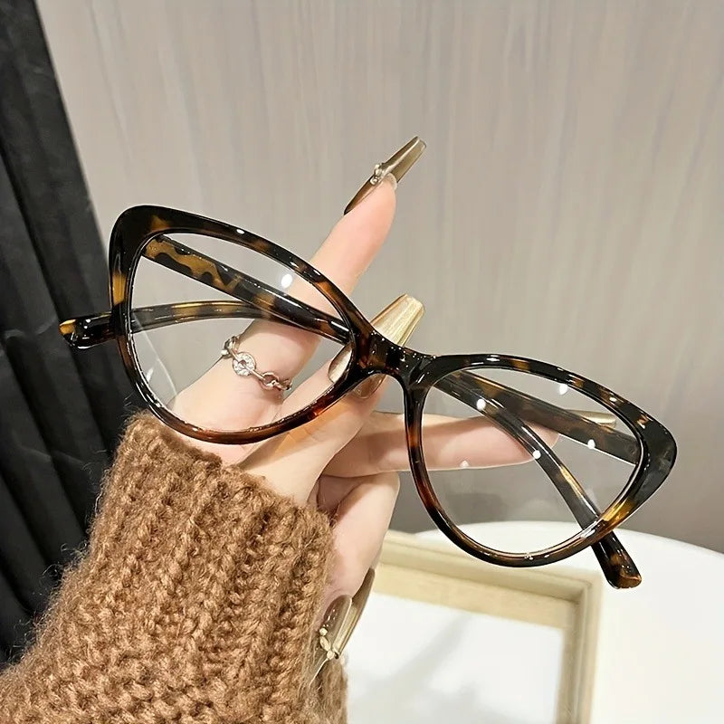 Fashionable cat eye women's flat lens fashion dressing glasses suitable for daily clothing and street photography