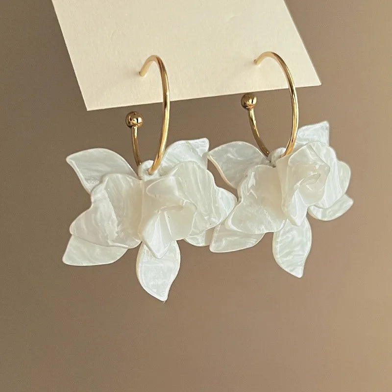 ZAKOL Korean Trendy White Resin Flower Hoop Earrings For Women Fashion Jewelry Statement Earings Wedding Party Jewelry