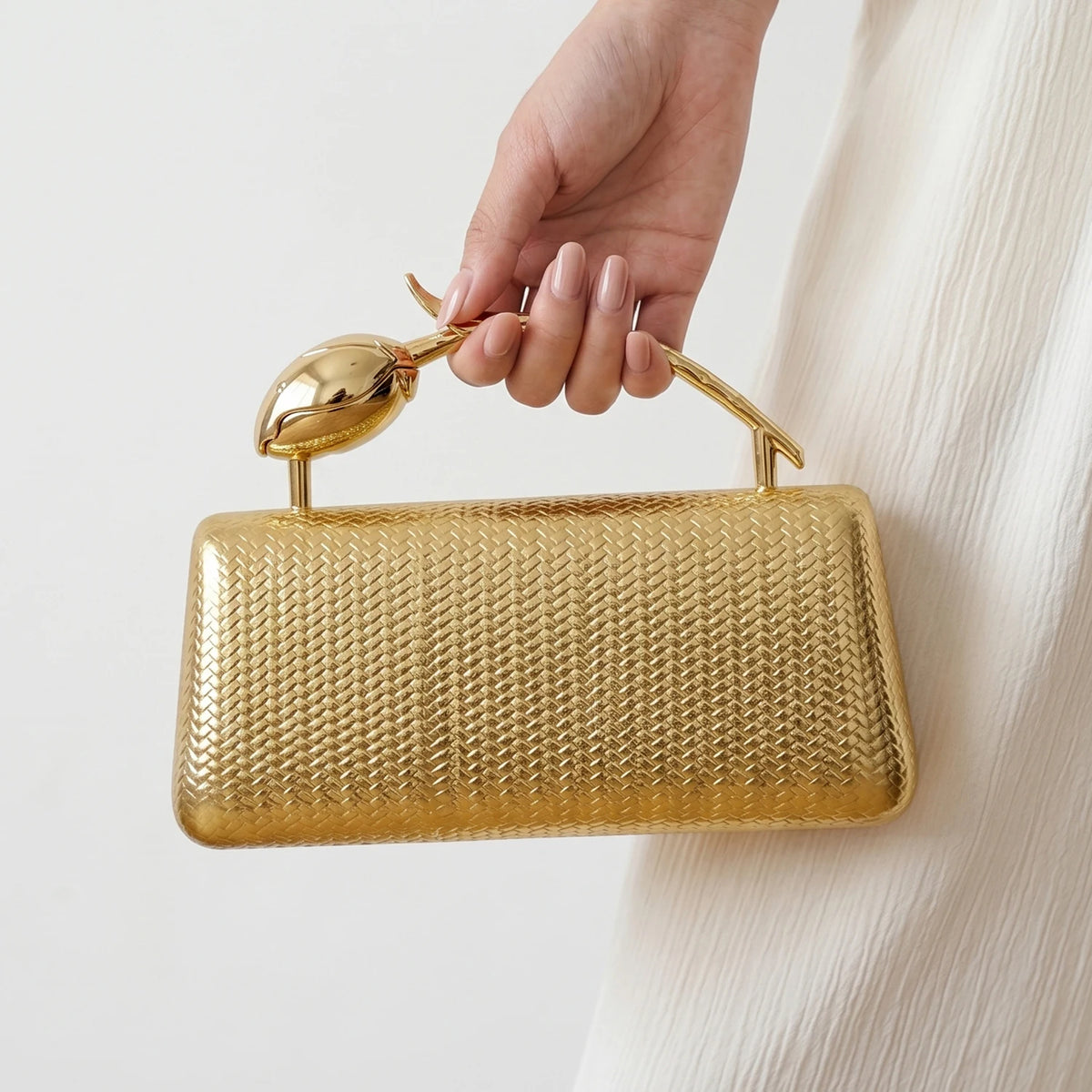 New Classic Gold Women's Evening Bag Luxury Party Chain Crossbody Bag with Rose Shaped Handle Wedding Clutch a Great Gift for Wo
