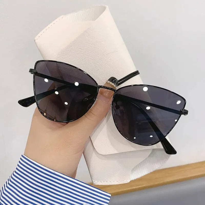 New Retro Metal Small Frame Cat-eye Sunglasses Womean Style European And American Fashion Street Photo Decorative Sungla Uv400