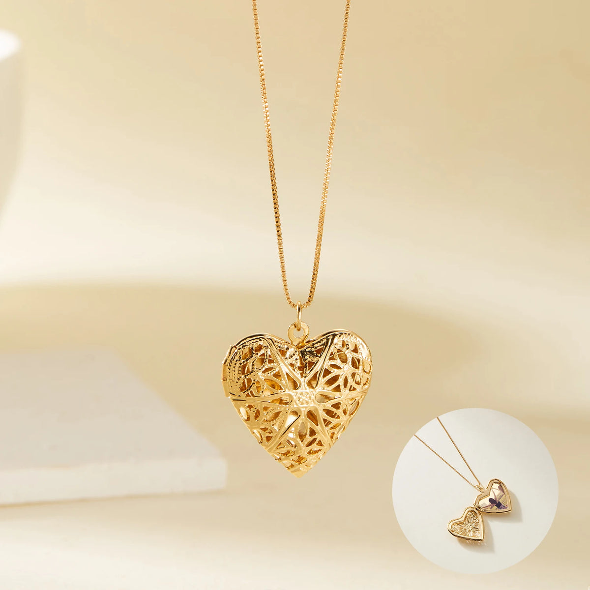Vintage Gold Color Carved Heart Locket Necklace for Women Personalized Photo Pendant Romantic Aesthetic Valentine Jewelry Gift