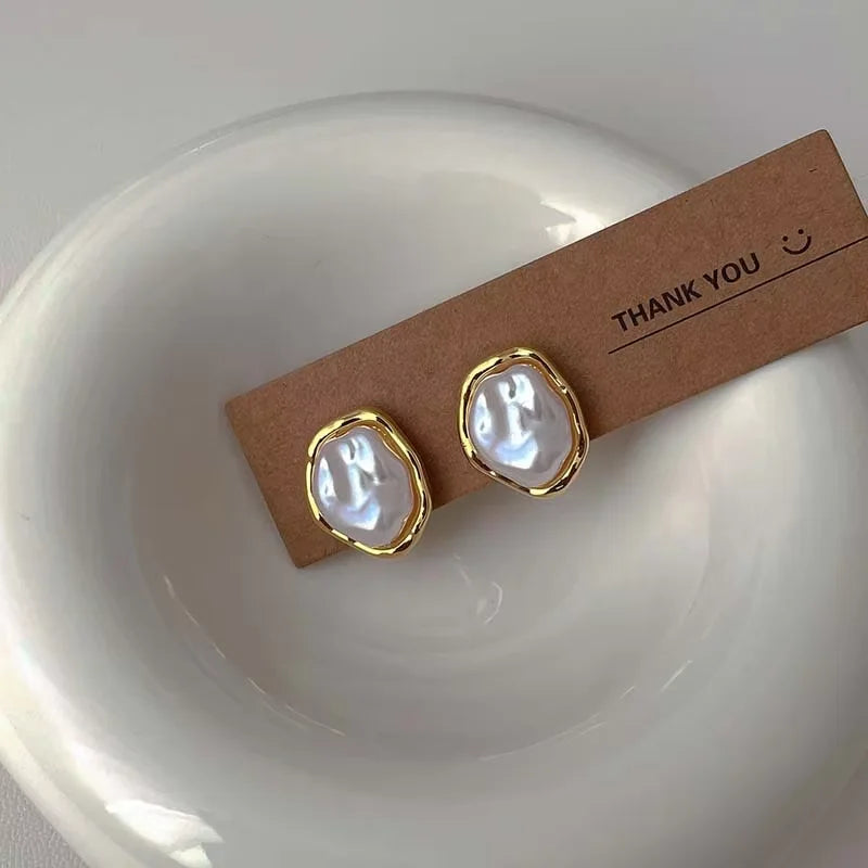 Geometrically Irregular Round Pearl Earrings, Simple and Stylish, Fashion Accessories, a Choice for Women's Gifts.