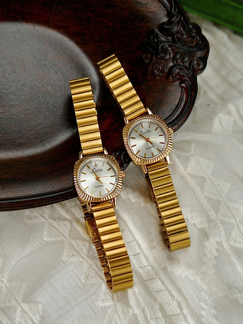 1 Piece of New Fashionable and Simple Gold Stainless Steel Women's Watch, Business Casual, Elegant, Retro Style, Waterproof, Women's Quartz Watch, Suitable as a Holiday Gift
