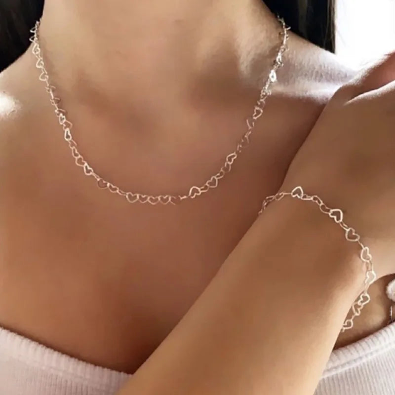Mini Hollow Love Heart Beaded Choker Necklaces for Women Girls Classic Fine Chain Fashion Collarbone Necklace Charm Jewlery Gift