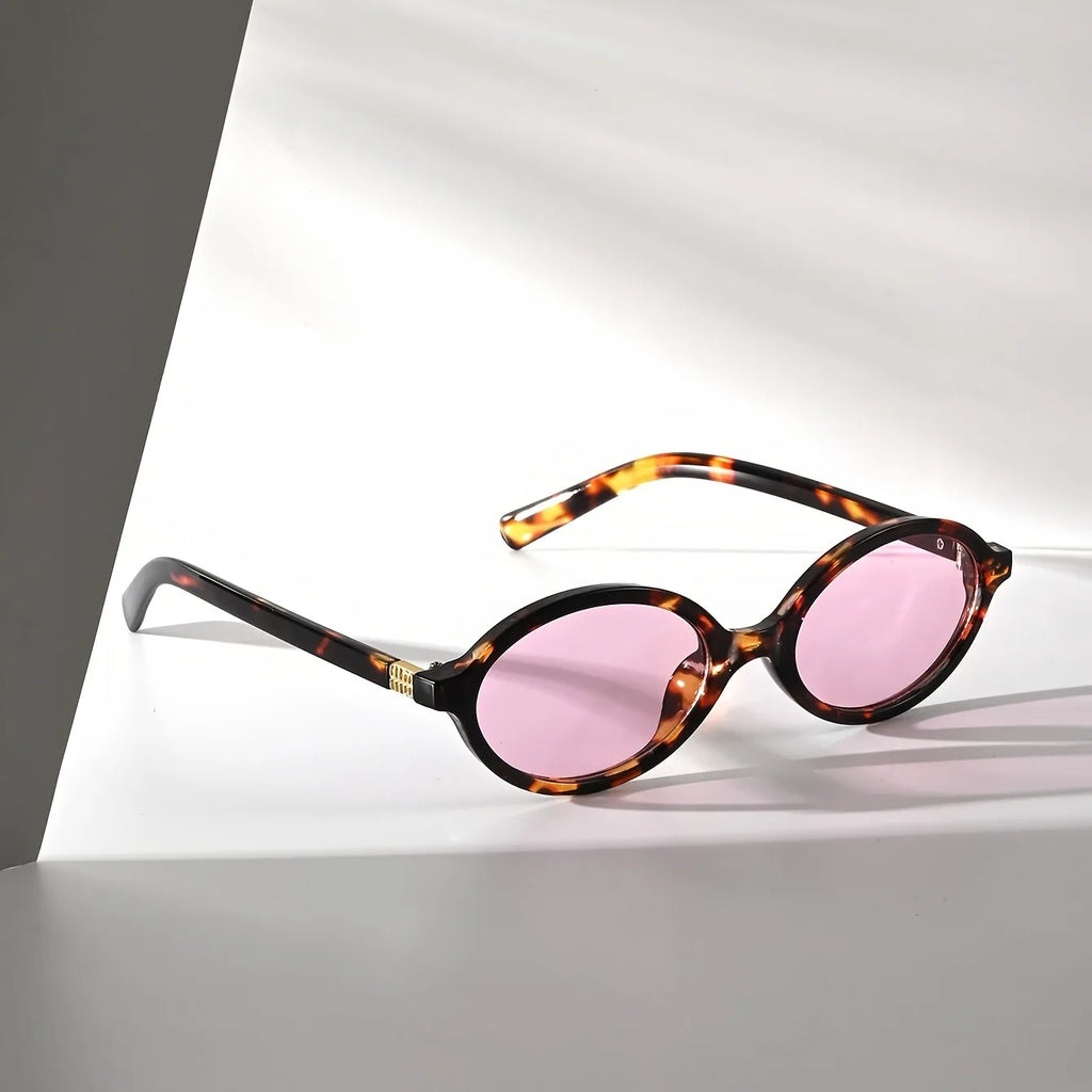 A Pair of Oval Retro PC Glasses for Men and Women with A Small Face Design/versatile for Multiple Indoor Scenes