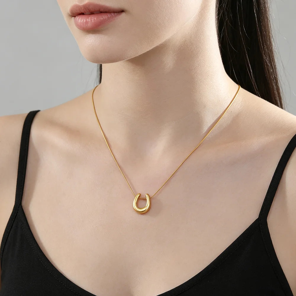 Skyrim Lucky Horseshoe U Shape Pendant Necklace Women Stainless Steel Gold Color Snake Chain Fashion Minimalist Jewelry Gift