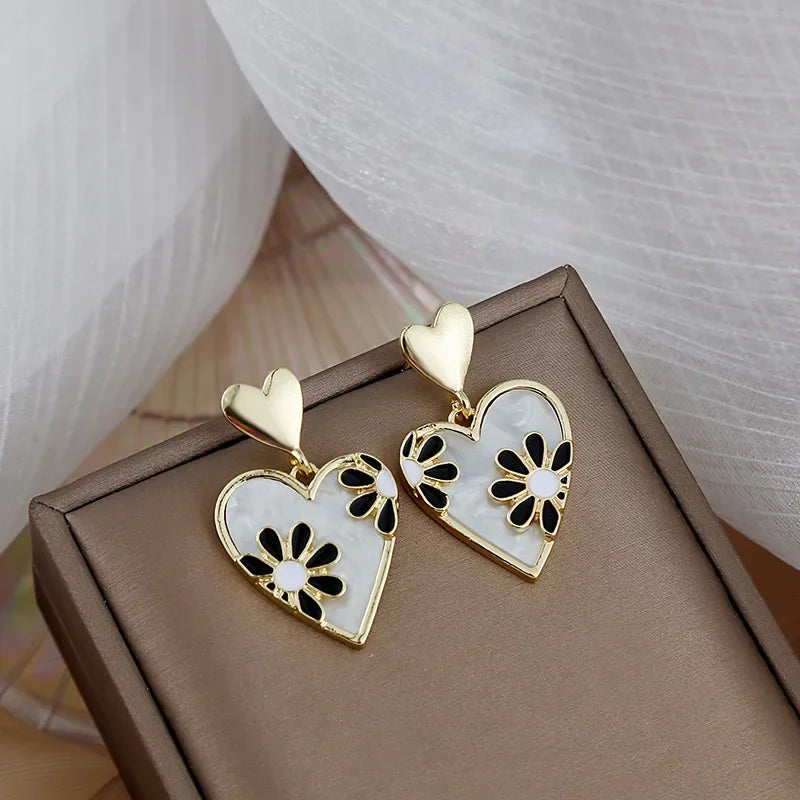New Fashion Cute Flower Heart Stud Earrings for Women Vintage Rose Daisy Pattern Enamel Earrings Bridal Wedding Jewelry