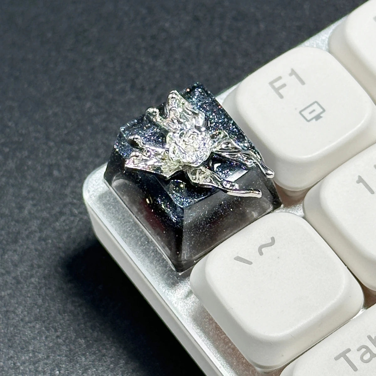 Custom Handmade Metal Keycaps Black Butterfly Girl Design OEM ESC Keys for Mechanical Gaming Keyboard Artisan Personality Gift