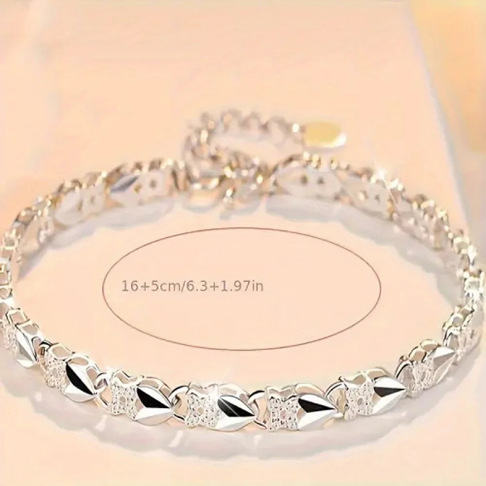 925 Sterling Silver Delicate Heart-Shaped Four-Leaf Clover Bracelet for Women, Fashionable and Charming Wedding Jewelry