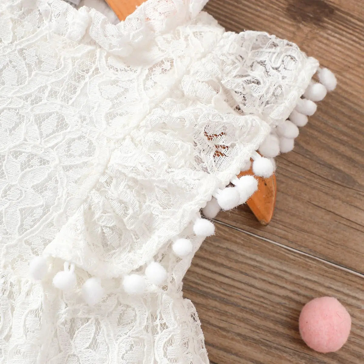 Summer New Baby Girl Solid Color Flying Sleeve Princess Dress Small Ball Lace Lace Cute Dress