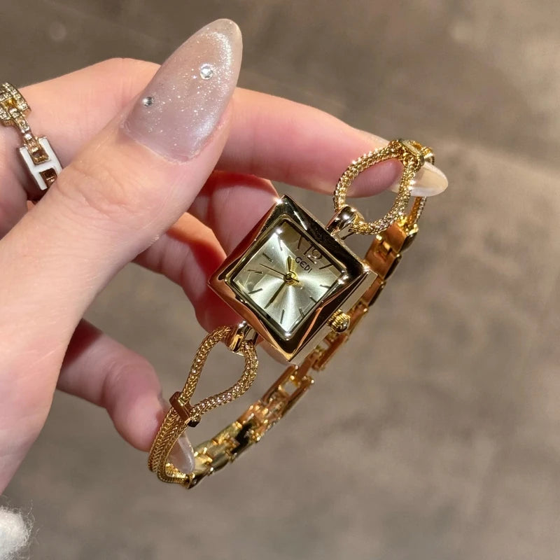 New Luxury Women Gold Watch Fashion Square Quartz Wristwatch Simple Exquisite Rhinestone Ladies Clock Gift Relogio Feminino