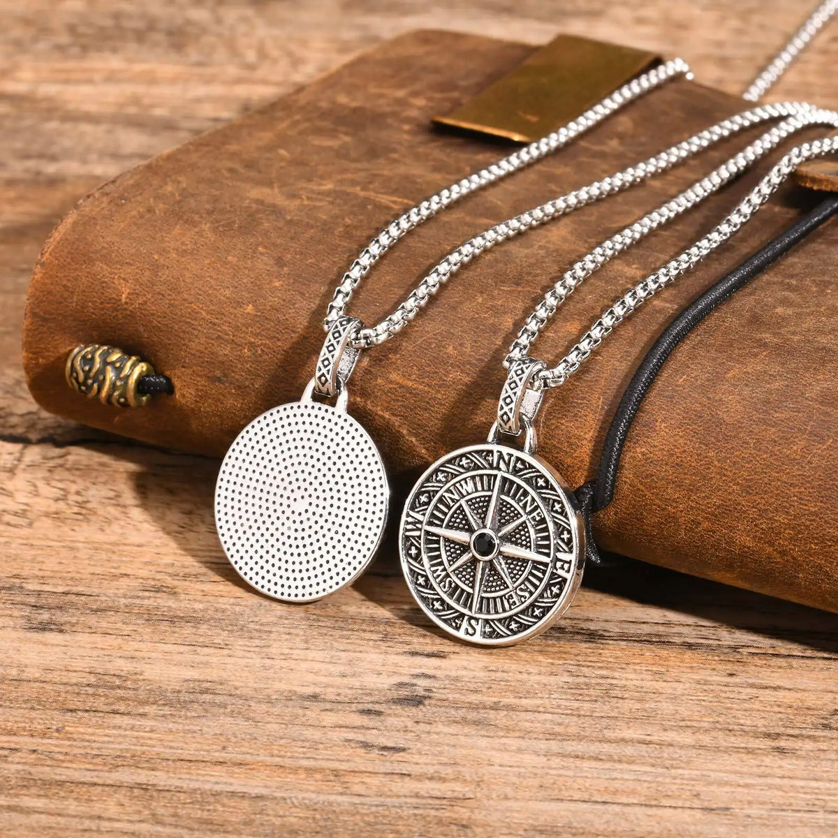 Vintage Compass Pendant Necklaces for Men Boys, Stainless Steel Coin Necklace, Rock Hiphop Collar Graduation Guide Gift
