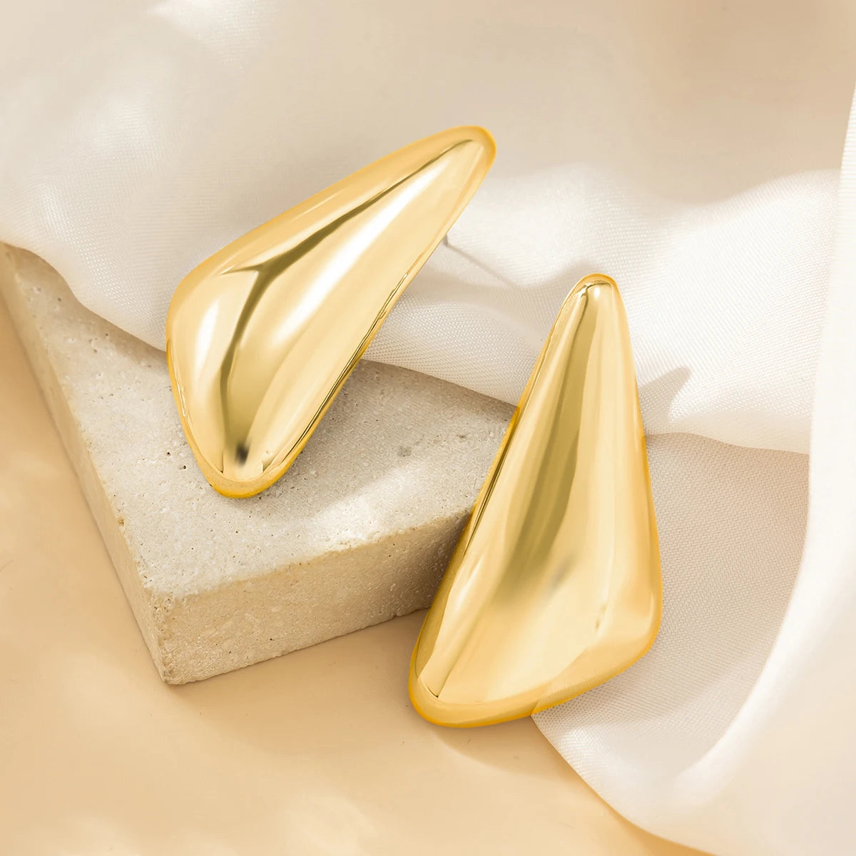 Ingemark Vintage Smooth Metal Triangle Stud Earrings Women Trend Goth Geometric Piercing Earrings Ear Jewelry Accessories Gift