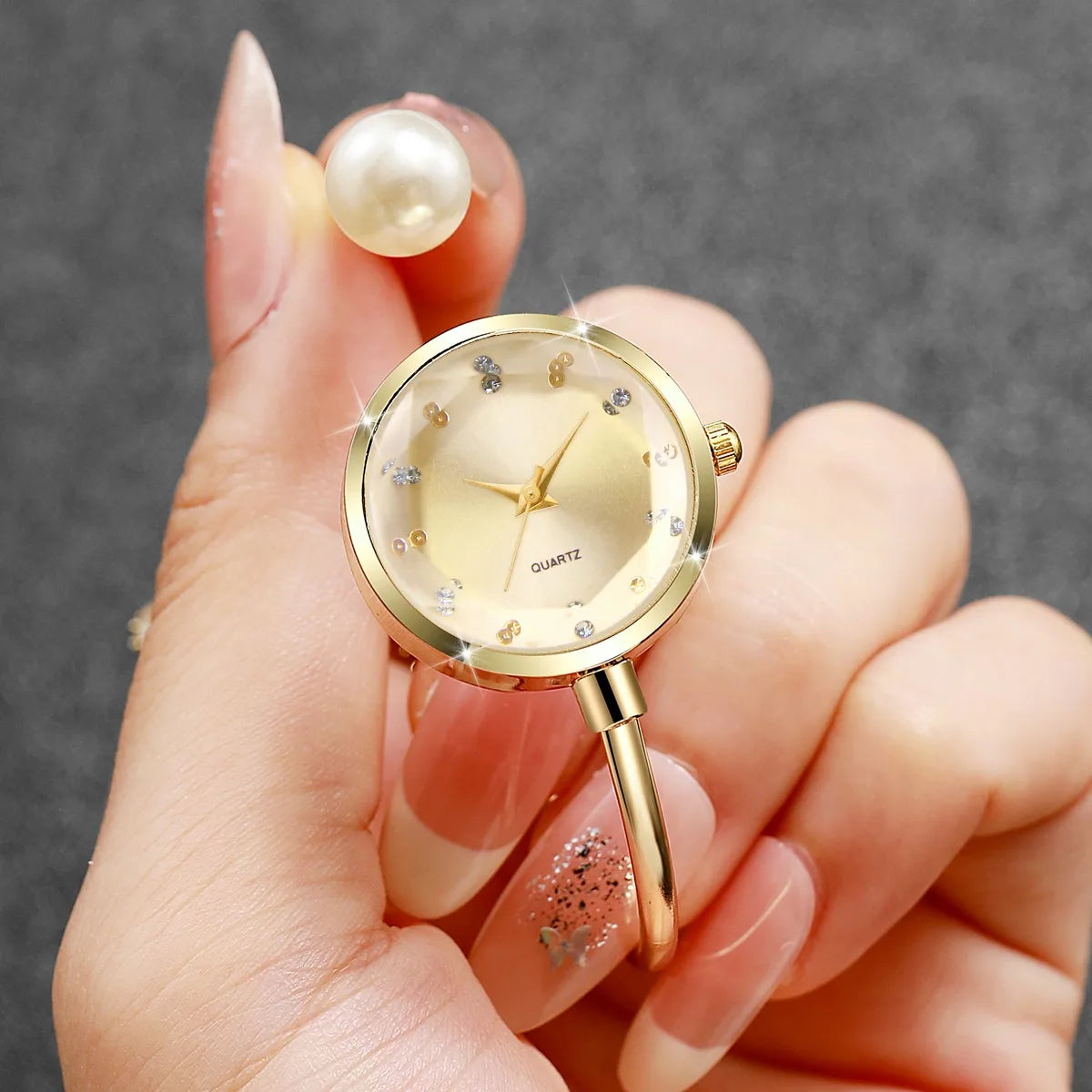 4pcs Elegant Pearls Women Watch Jewelry Set Fashion Opening-cuff Bangle Ladies Quartz Wristwatches Relogio Feminino（Without Box）